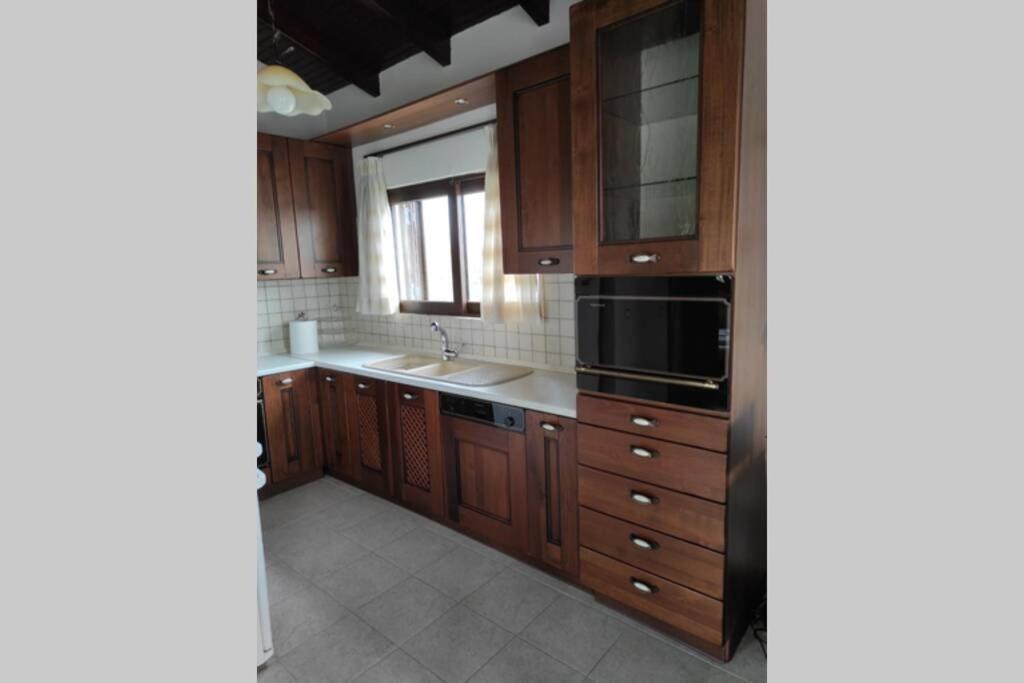 Artemis Penthouse 10 Minute From National Airport Villa Exteriör bild